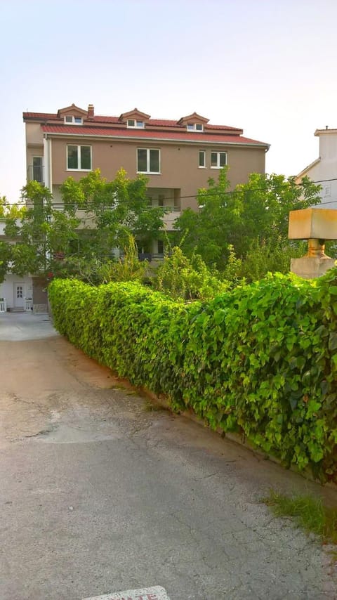 Property building, Day