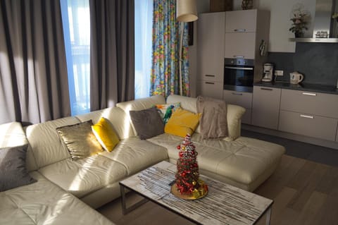 Kitchen or kitchenette, Living room, Seating area