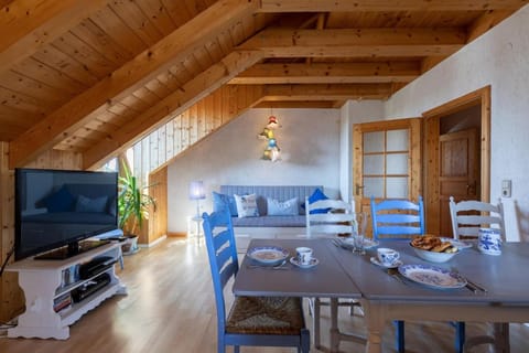 TV and multimedia, Living room, Dining area