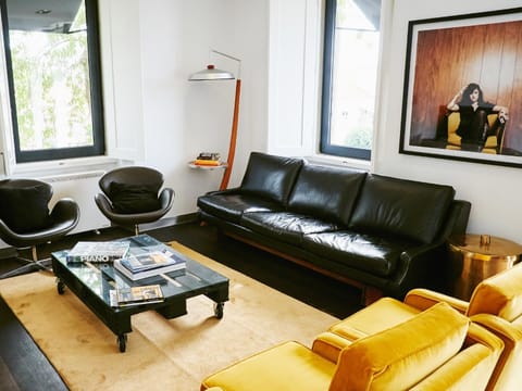 Day, Living room, Decorative detail, Seating area, On site