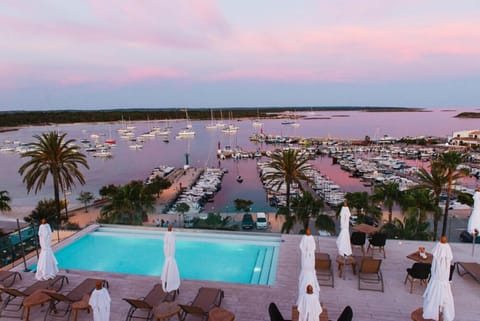 Property building, Natural landscape, Bird's eye view, Beach, Sea view, Swimming pool, Sunrise, Sunset