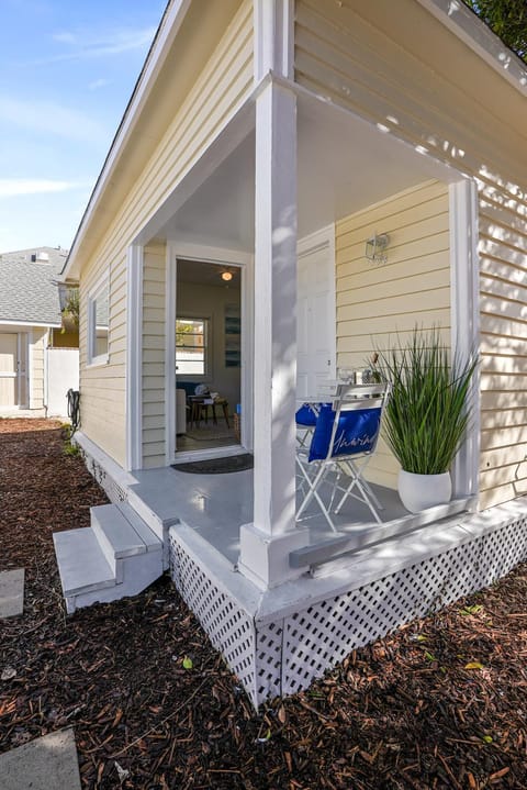 Draper Bungalow By CoastVH - Charming 1940 House in La Jolla