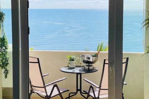 View (from property/room), Balcony/Terrace, Living room, Seating area, Sea view