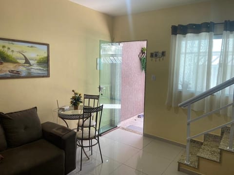 Sabrina · Duplex com excelente localização, em Muriqui House in Mangaratiba