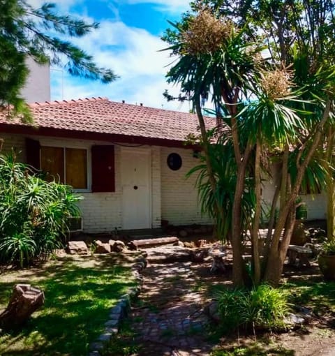 Property building, Day, Garden, Garden view