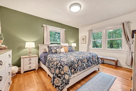 Madison Manor House in Siloam Springs