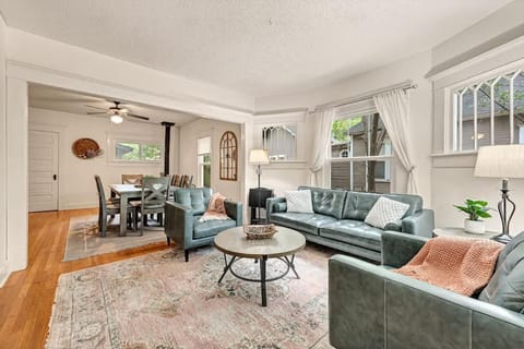 Madison Manor House in Siloam Springs