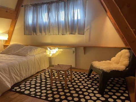 Chalet montagnard avec balcon, proche piste et centre - FR-1-814-77 Chalet in Besse-et-Saint-Anastaise