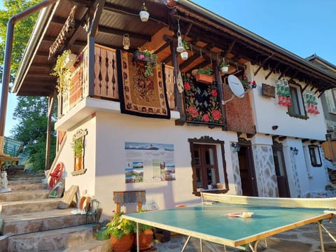 Property building, Darts