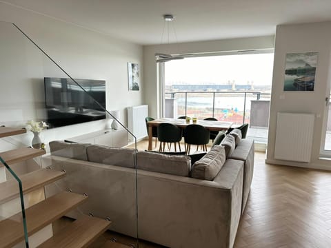 Communal lounge/ TV room, TV and multimedia, Living room, Seating area, Dining area