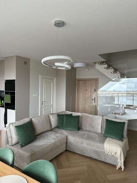 TV and multimedia, Kitchen or kitchenette, Living room, Seating area, Dining area