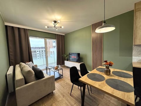 Communal lounge/ TV room, TV and multimedia, Living room, Seating area, Dining area