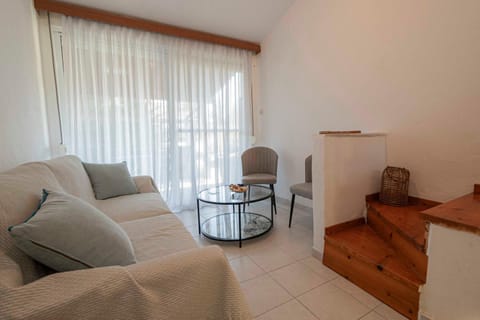 Living room, Photo of the whole room, Seating area