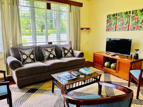 Communal lounge/ TV room, Living room, Seating area