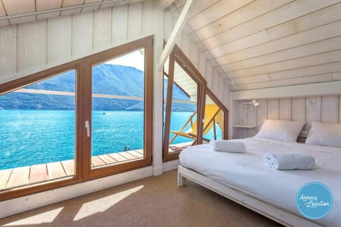 Chalet Coquillage Waterfront Escape on Lake House in Doussard