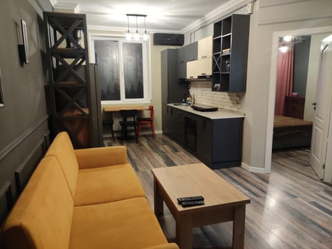 Kitchen or kitchenette, Living room, Seating area, minibar, oven, kitchen