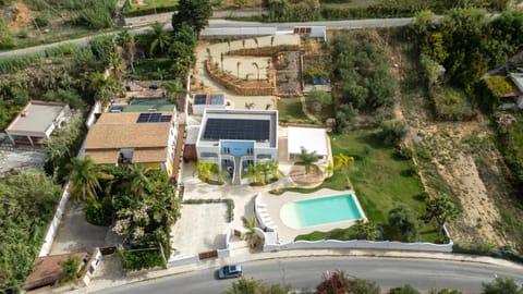 Property building, Day, Neighbourhood, Bird's eye view, Pool view, Swimming pool