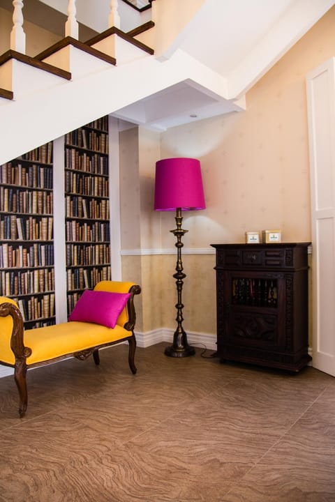 Library, Living room