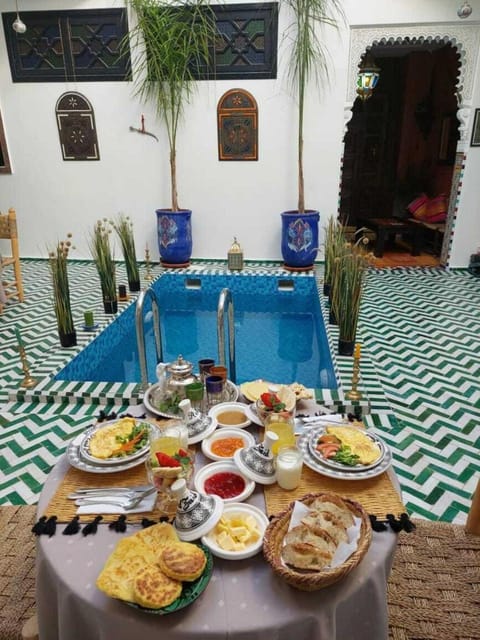 Property building, Restaurant/places to eat, Swimming pool, Breakfast