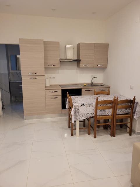 Kitchen or kitchenette, Dining area, pet friendly, stove