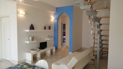 Living room, Photo of the whole room, Decorative detail