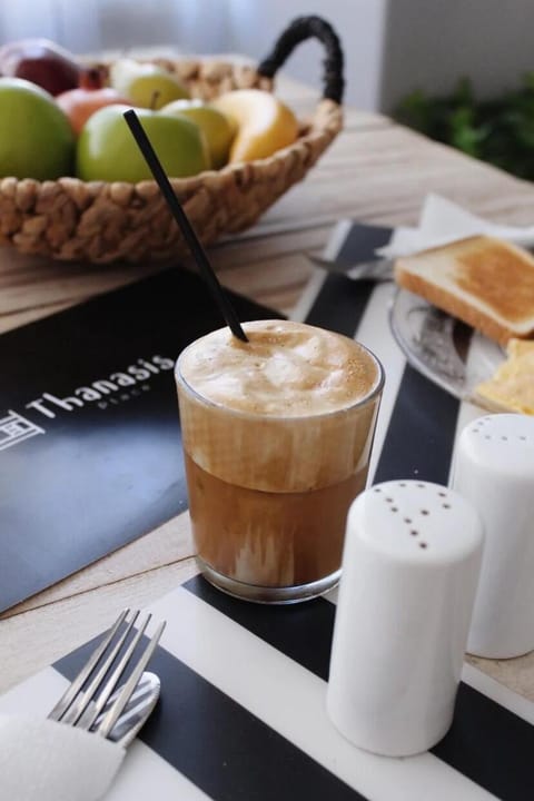 Communal lounge/ TV room, Food and drinks, Continental breakfast, Drinks