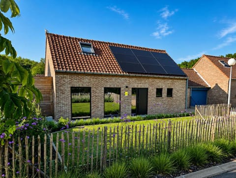 Property building, Restaurant/places to eat, Day, Garden, Garden, Aqua park, Garden view, pet friendly