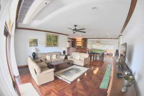 Billiard, Game Room, TV and multimedia, Living room, Lounge or bar, air conditioner
