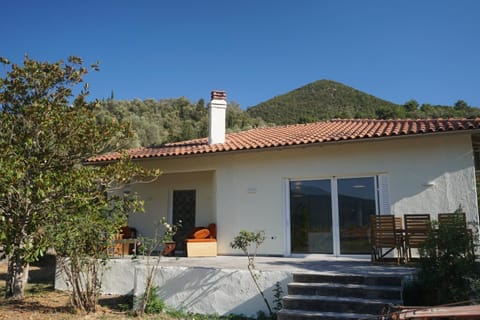 Property building, Day, Natural landscape, Garden, Garden view, Mountain view