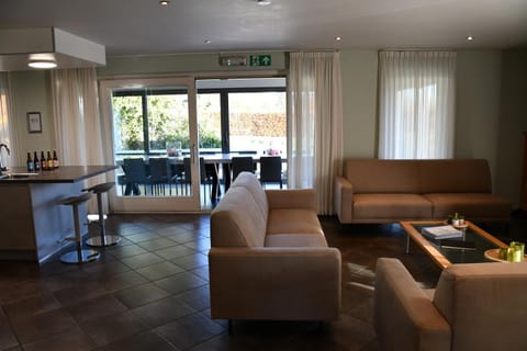 Seating area, Dining area, kitchen