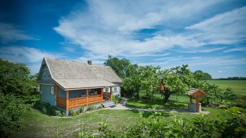 Property building, Day, Natural landscape, Summer, Children play ground, Garden, Balcony/Terrace, Garden view