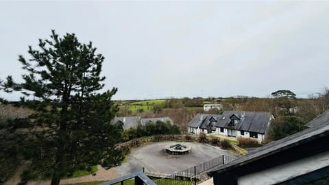 Property building, Day, Natural landscape, Garden, Garden view