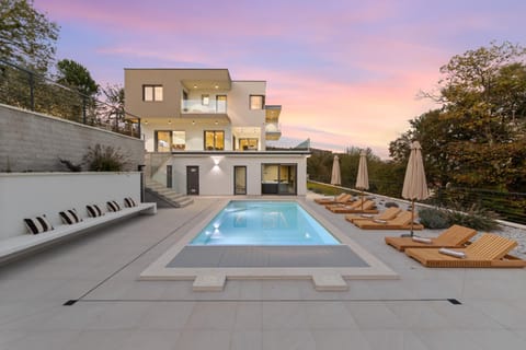 Property building, Patio, Natural landscape, Pool view, Swimming pool, sunbed