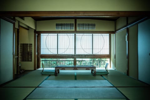 Photo of the whole room, Decorative detail