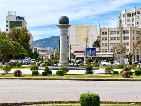 Property building, Nearby landmark, Spring, Day, Neighbourhood, Natural landscape, City view, Mountain view, Street view, Location, Parking