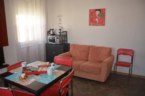 Coffee/tea facilities, Living room, Dining area