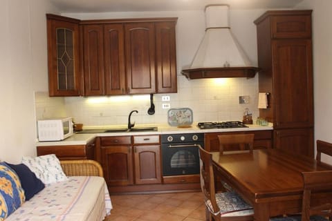 Coffee/tea facilities, Kitchen or kitchenette, Living room, Seating area, Dining area, oven, pet friendly, stove