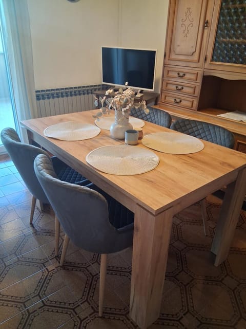 TV and multimedia, Dining area