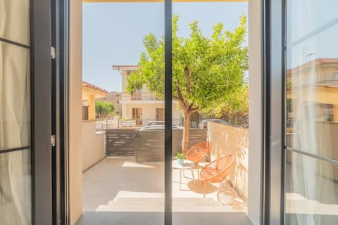 Patio, Day, Balcony/Terrace