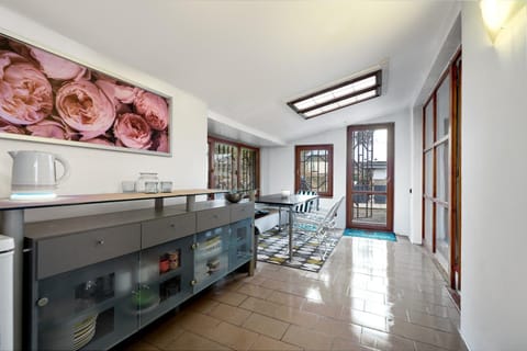 Kitchen or kitchenette, Living room, Photo of the whole room, Dining area