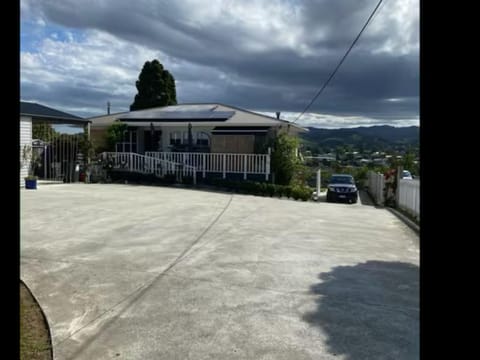 Modern and spacious 1-Bedroom Holiday Home Bed and Breakfast in Whangārei