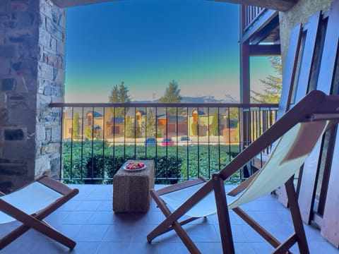 View (from property/room), Balcony/Terrace, Mountain view