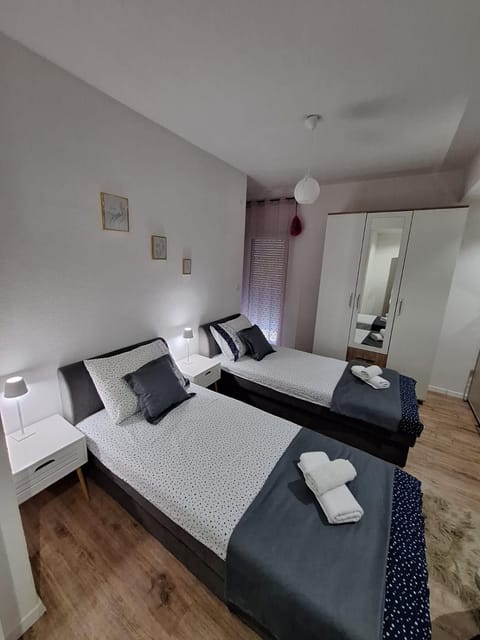 Bed, Photo of the whole room, Bedroom, towels