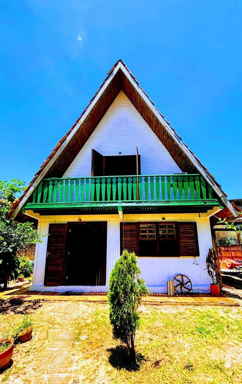 Property building, Day, Garden, Garden view