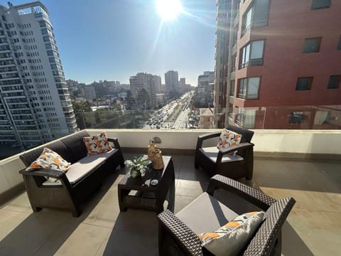 Balcony/Terrace, City view