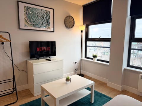 Luxury Super-King Bed Flat in Town Centre Apartment in Northampton