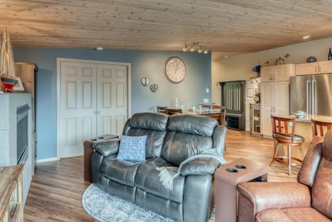 Luxury Oceanview Escape in Depoe Bay Book Your Stay at Tranquility Cove House in Depoe Bay