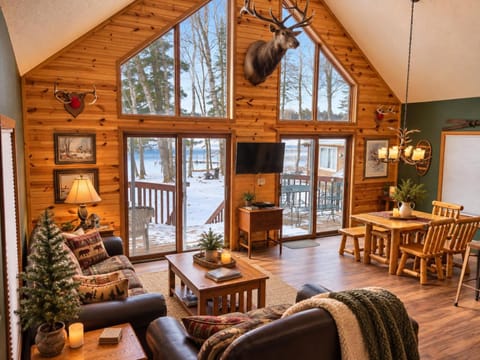 Winter, Balcony/Terrace, Living room, Photo of the whole room, Seating area, Dining area, Lake view
