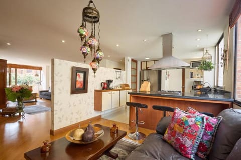 Kitchen or kitchenette, Living room, Seating area, Dining area, microwave, minibar, oven, stove
