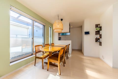 Seating area, Dining area